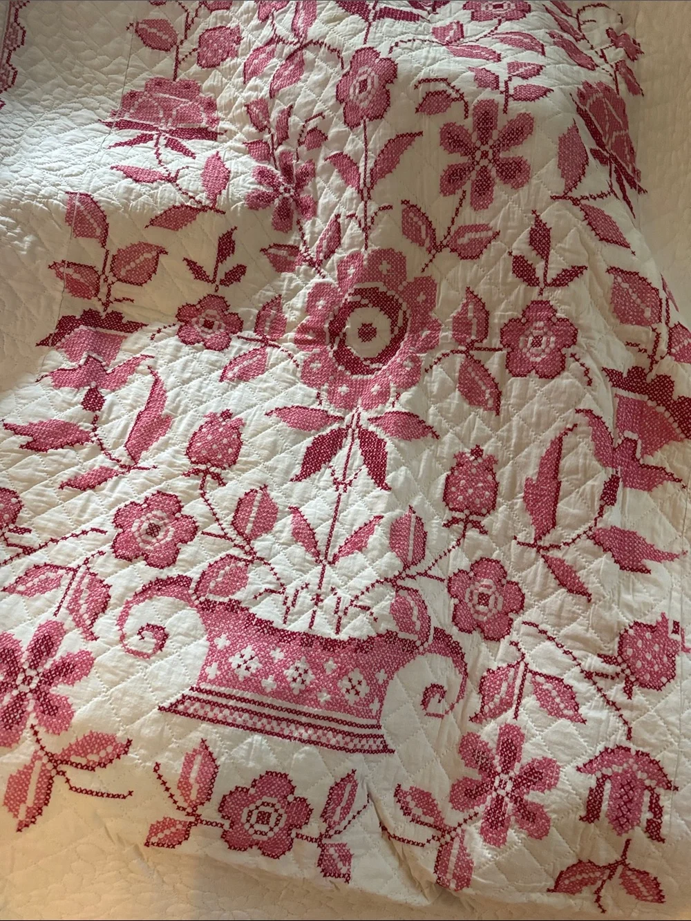 White Quilt with Pink Floral Basket Motif